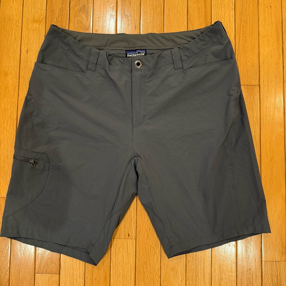 Patagonia Hiking Shorts Women 14 Gray Front Pocket, Zip Back and Side Pockets